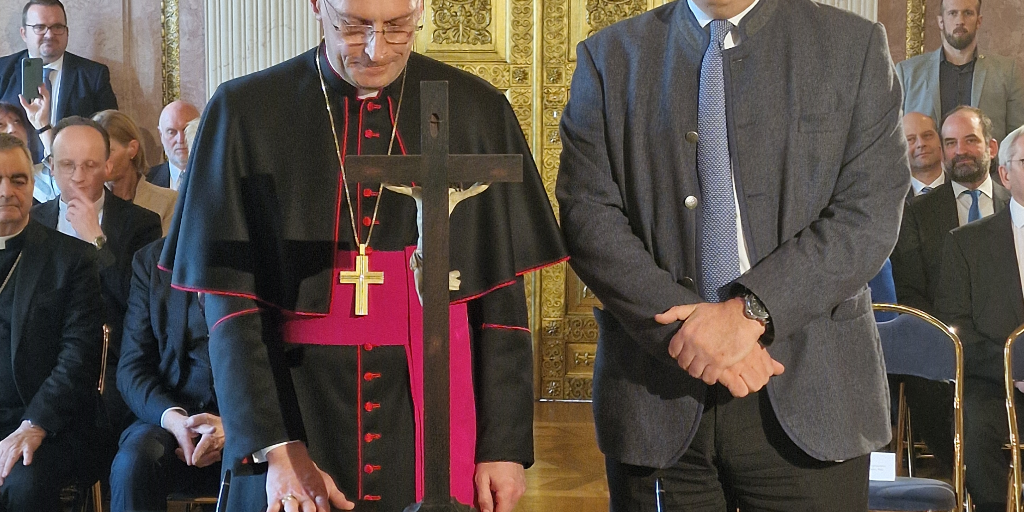 Der ernannte Bamberger Erzbischof Herwig Gössl legt seinen Amtseid im Beisein des Bayerischen Staatsministers Markus Söder ab