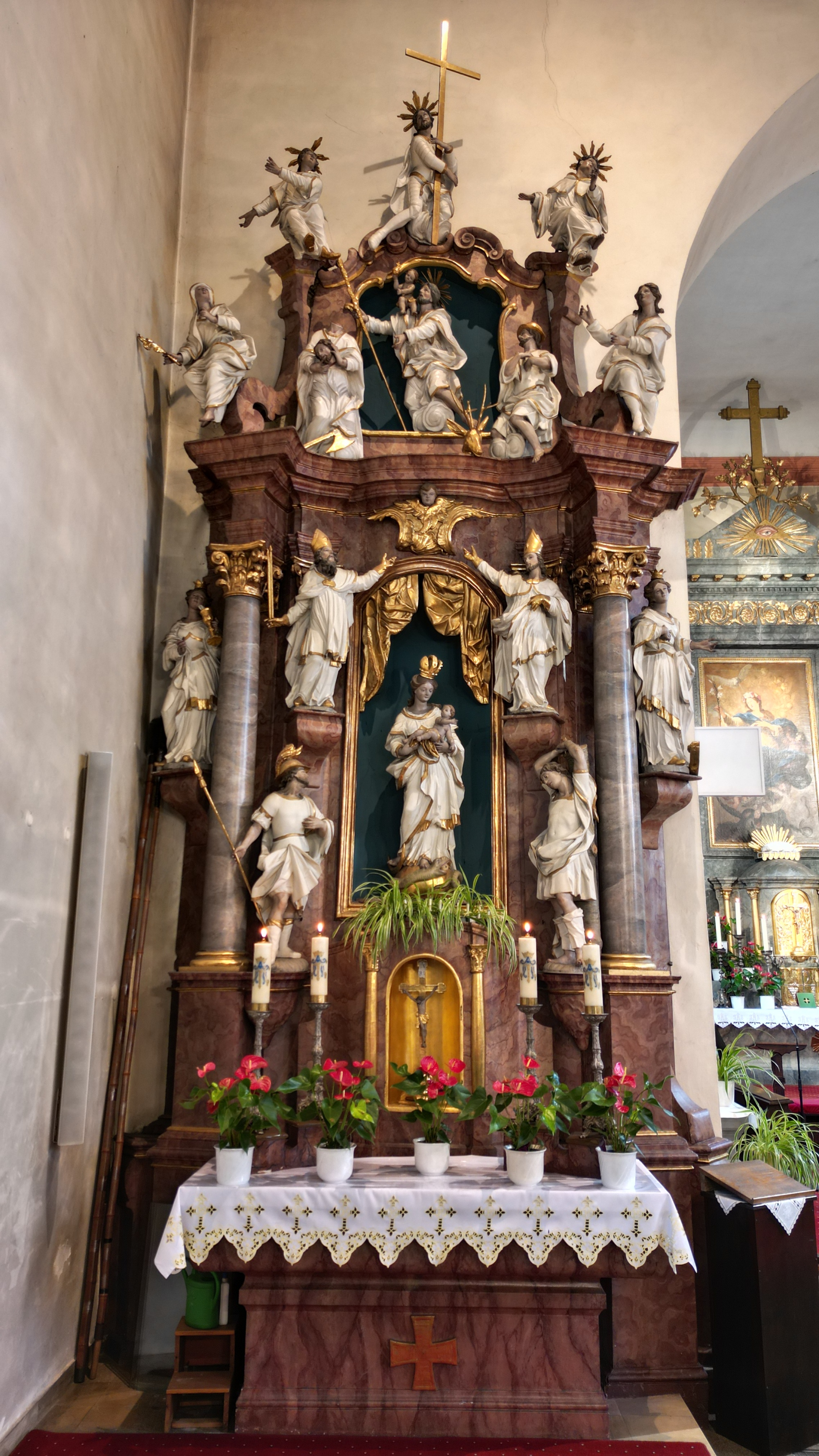 Linker Seitenaltar in der Pfarrkirche