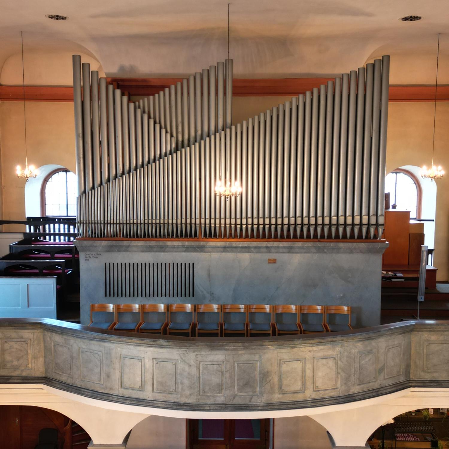 Frontalaufnahme der Orgel in der Pfarrkirche