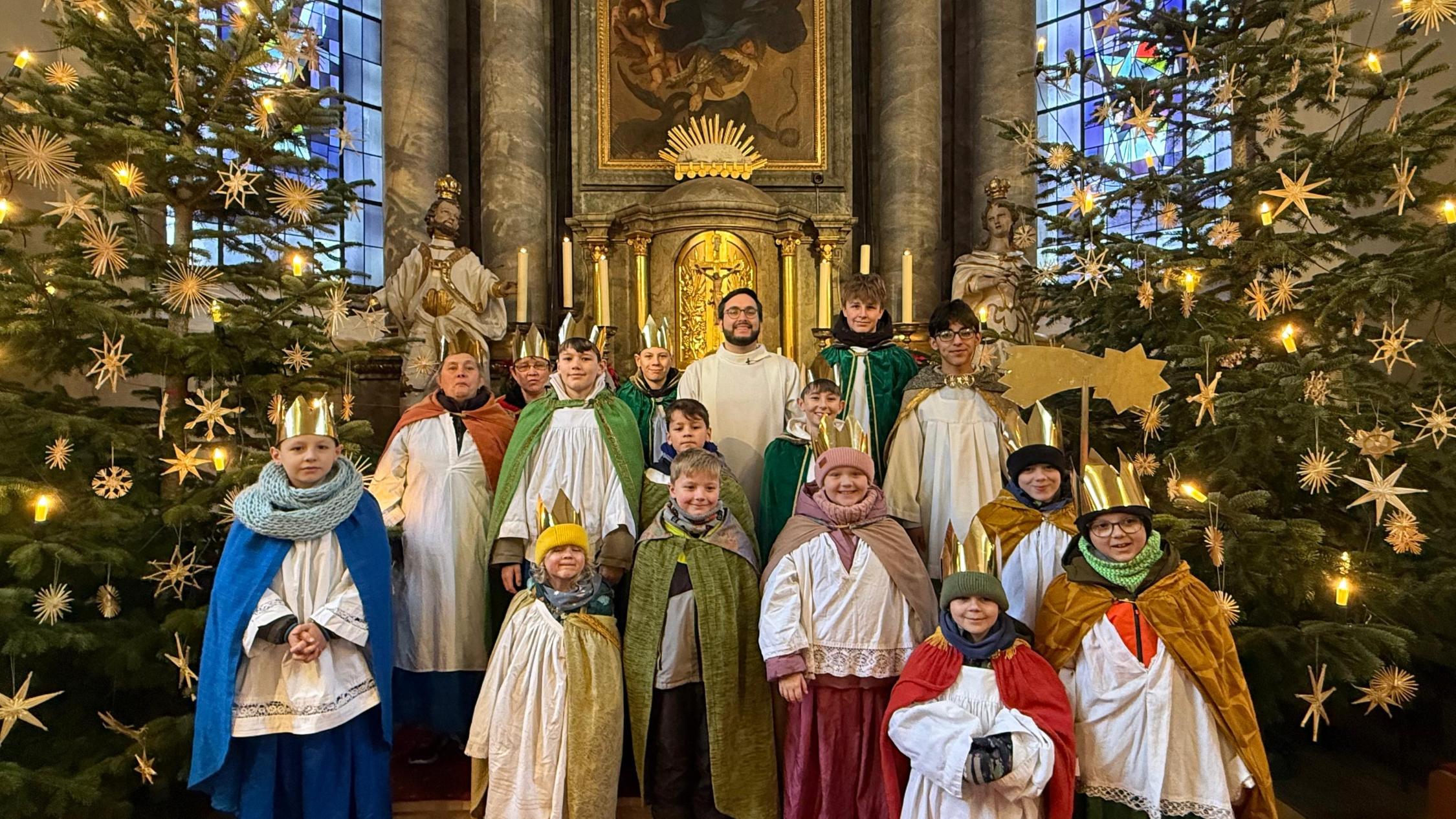 Gruppenbild der Sternsinger 2026