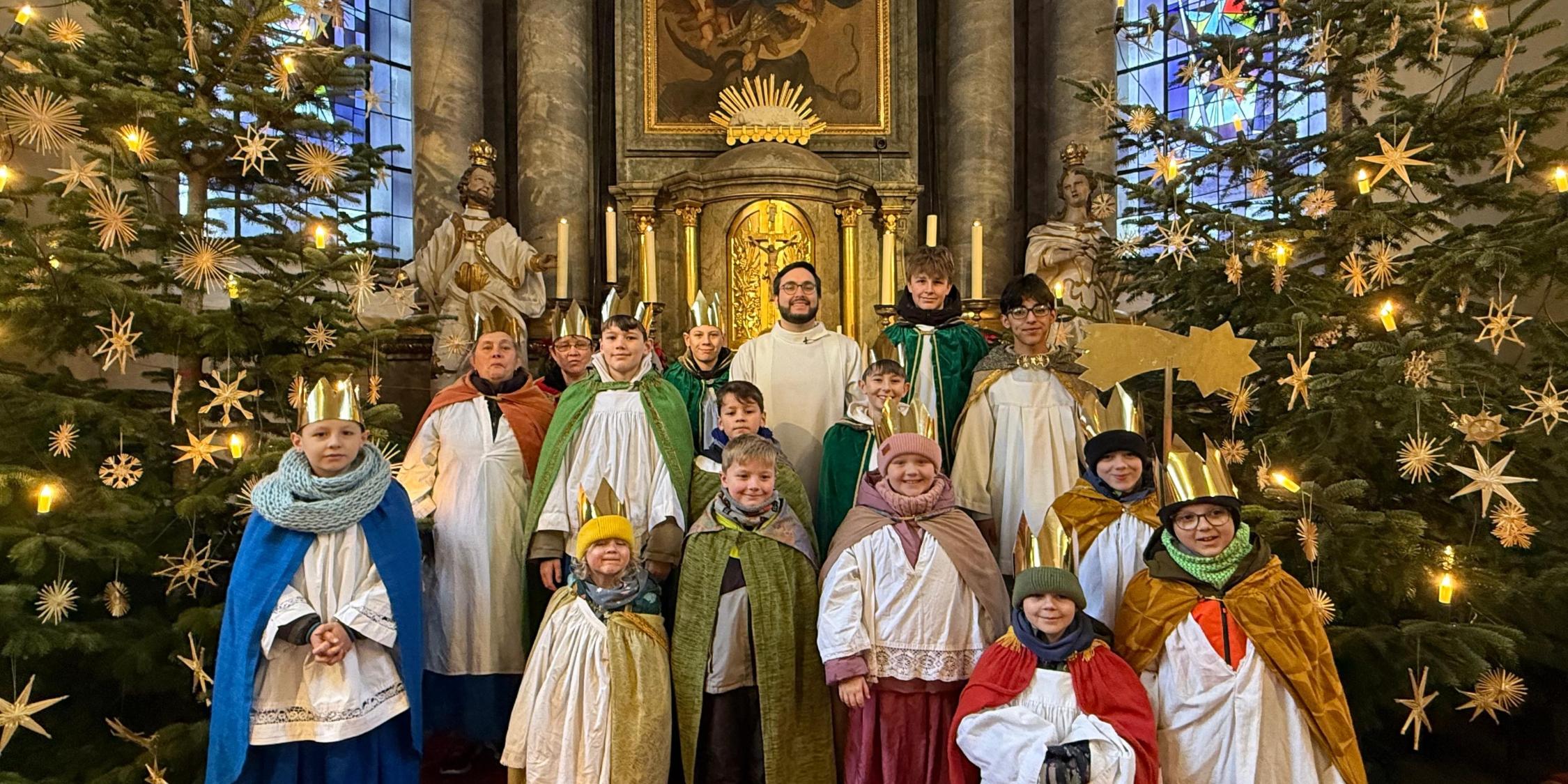 Gruppenbild der Sternsinger 2026