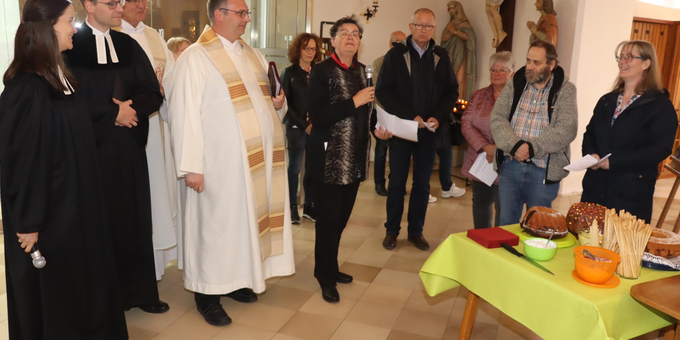 Ökumenischer Gottesdienst, Tisch Weismain und Buchau mit süßen und herzhaften Leckereien